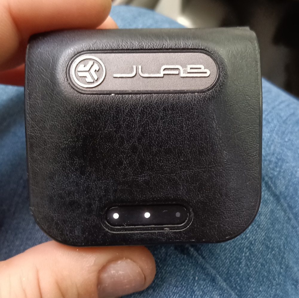 Bluetooth earbuds